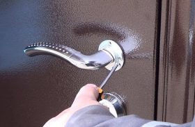 Замена дверной ручки металлической двери в Сызрань