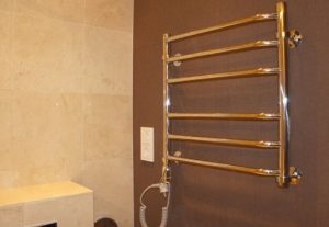 Установка электрического полотенцесушителя в ванной в Сызрань